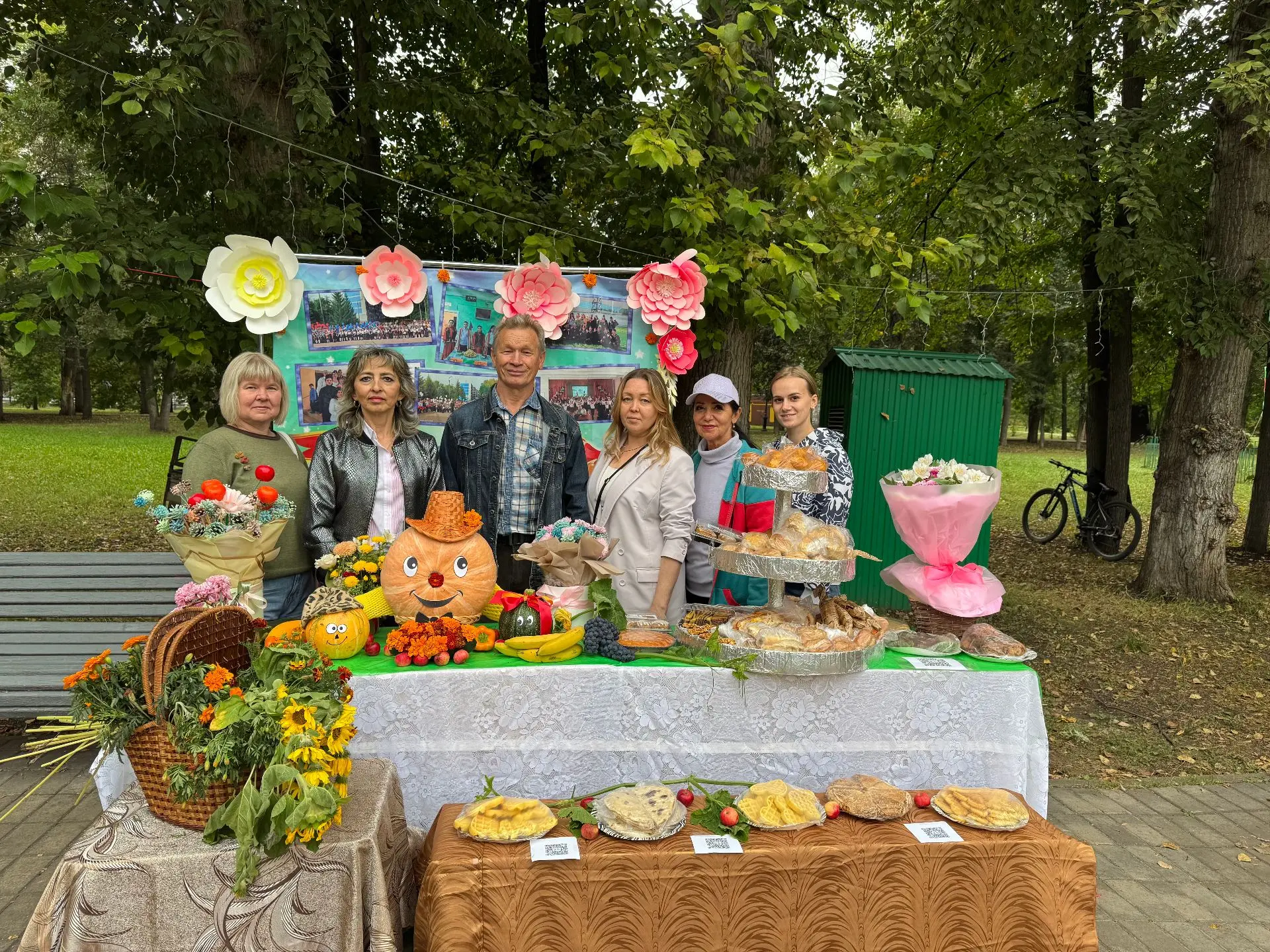День цветов прошел ярко! Наша школа не просто поучаствовала, а заняла призовые места в ...