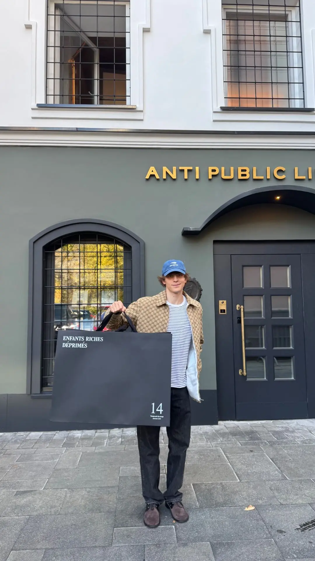 Сегодня был на Тверском Бульваре в Москве, закупился в Anti Public Library 💪🏻🏋🏻🤎🏡...