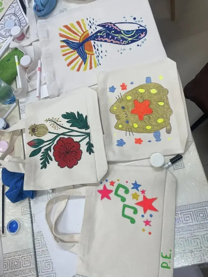 🎨 Вот такие классные шопперы мы сделали на нашем мастер-классе!