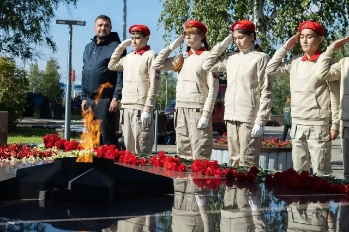 В Сургуте жители почтили память жертв террора