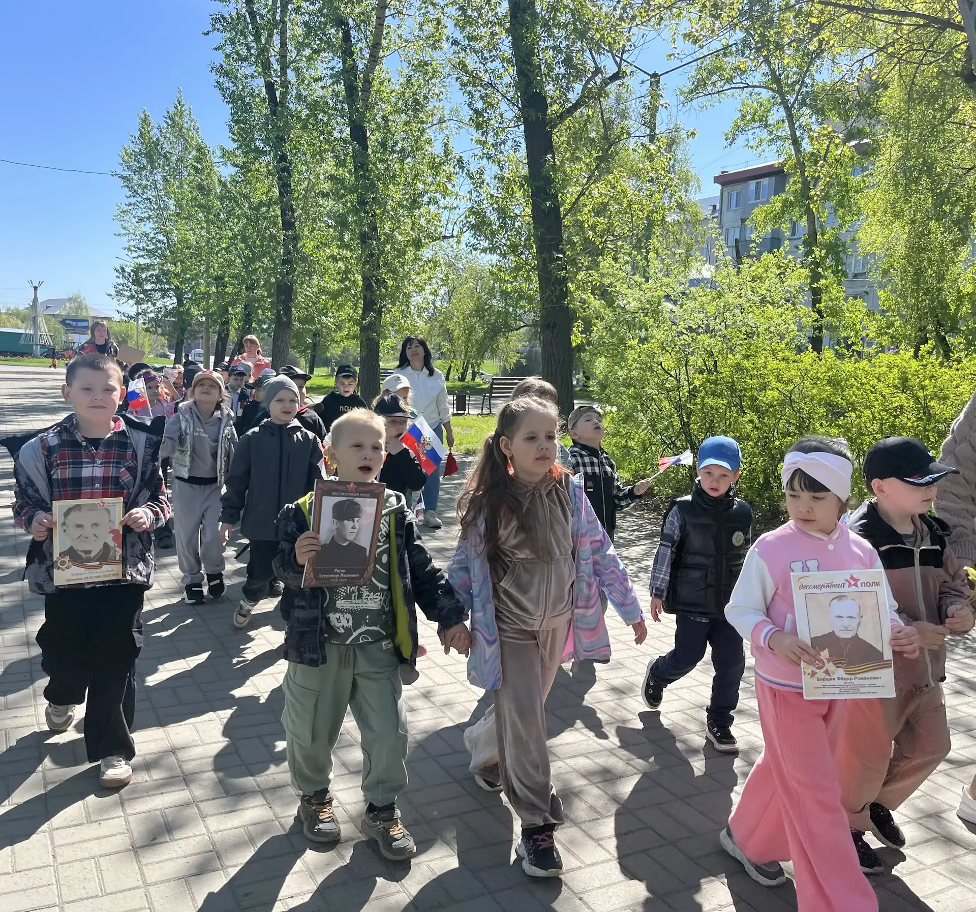 🕯️ Маленькие сердца, великая память: дошкольники присоединились к акции «Бессмертный полк».  🎗️В пре