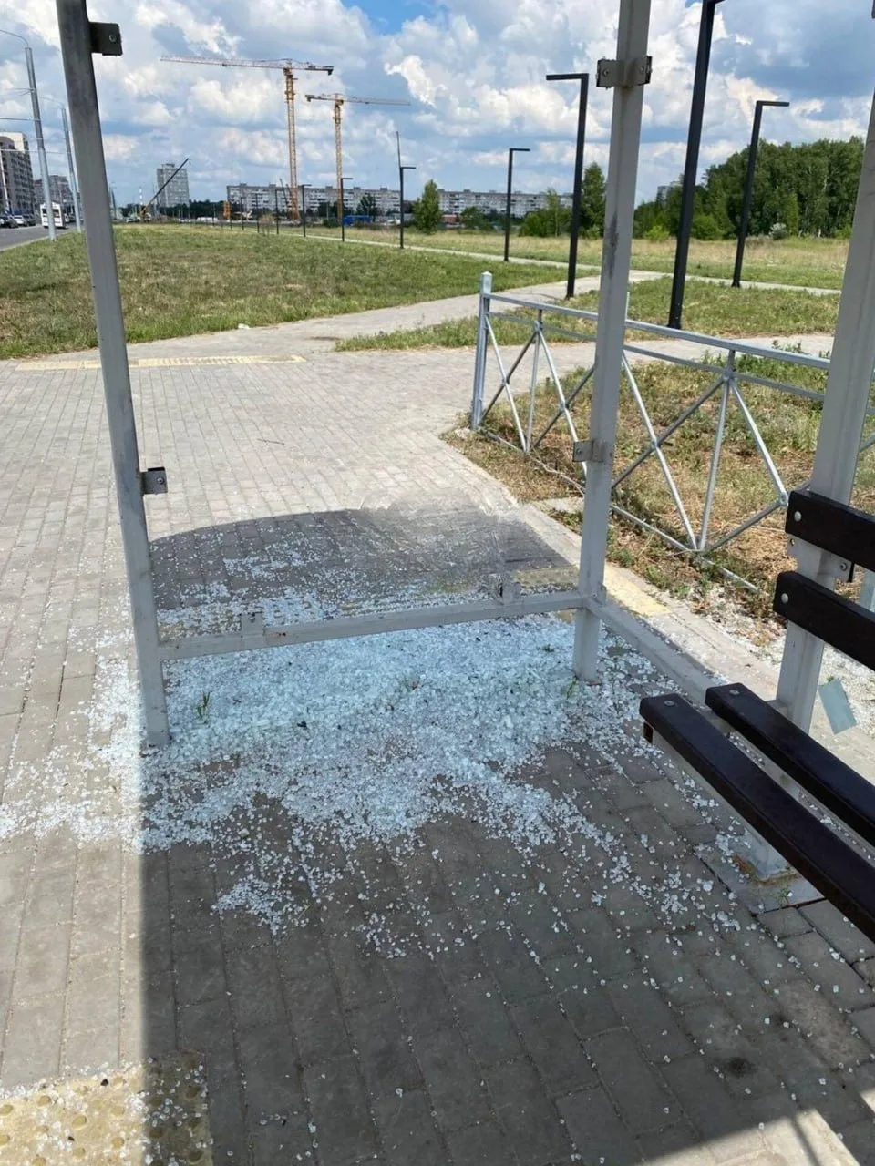 Остановка Зелёная река. Гопники разбили остановку.

🔥Подпишись ➡️ max.ru/besomsk