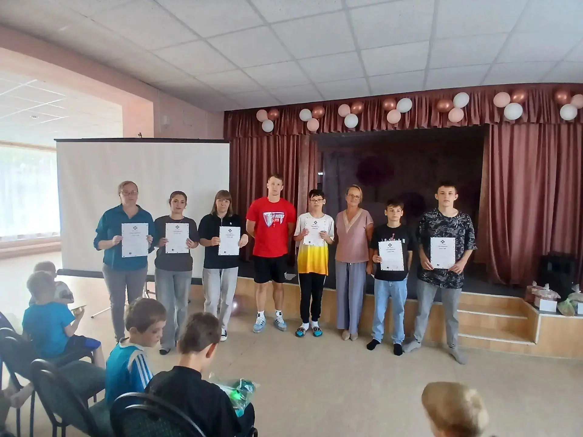 🎉Торжественно вручили награды  звёздочкам Центра!

🇷🇺15 июня в стенах Государственного автономног