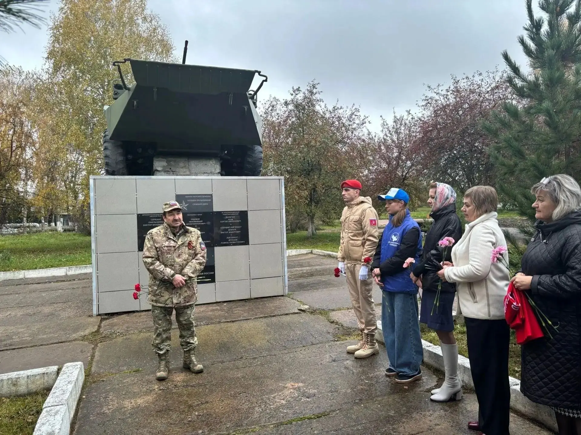 🔥 В ЗАТО п. Солнечный школьники возложили цветы к памятнику воинам Ужурского гарнизона...