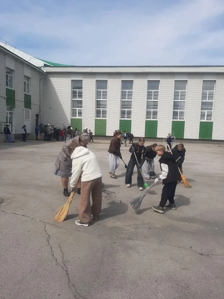 В МКОУ Баганской СОШ №2 прошёл традиционный весенний субботник, приуроченный к всероссийской акции «