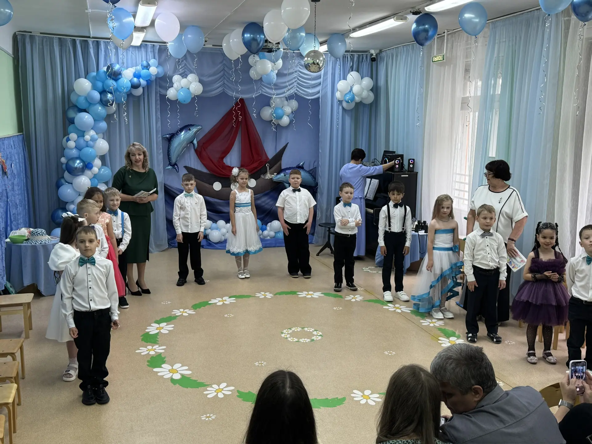 ✨ Большой старт! Светлячки - выпускники✨

Сегодня сердце каждого родителя билось чаще… ❤️‍🩹 Многие 