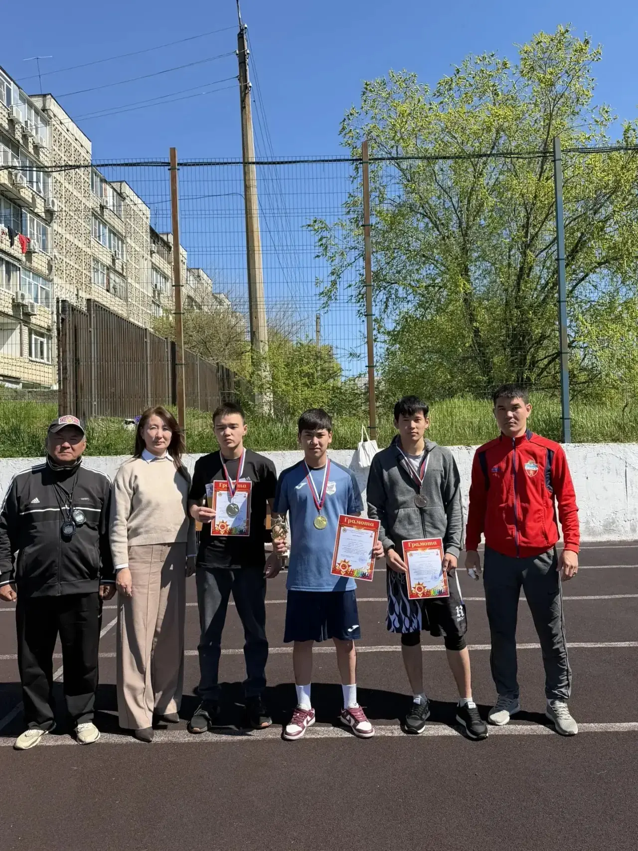 Наши чемпионы снова на пьедестале! 🏆  С гордостью поздравляем учеников нашей школы с блестящим высту