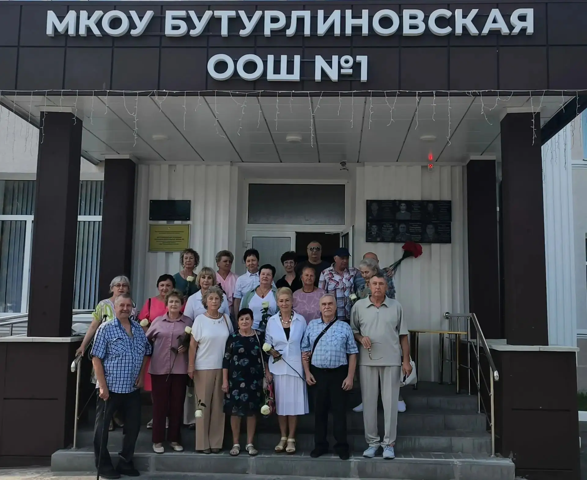 Сегодня в Бутурлиновской школе №1 прошла трогательная встреча выпускников 1976 года, окончивших школ