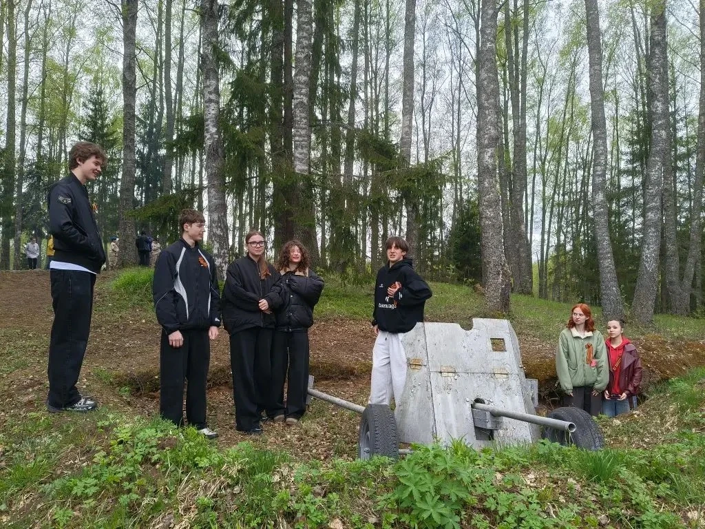 🎖️В рамках проекта «Открывай страну» #ПЕРВЫЕ нашей школы совершили поход, посвященный Дню Победы 🎖️ 