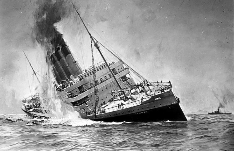 Гибель «Лузитании»

7 мая 1915 года американский лайнер «Лузитания», самый быстроходный пароход в ми