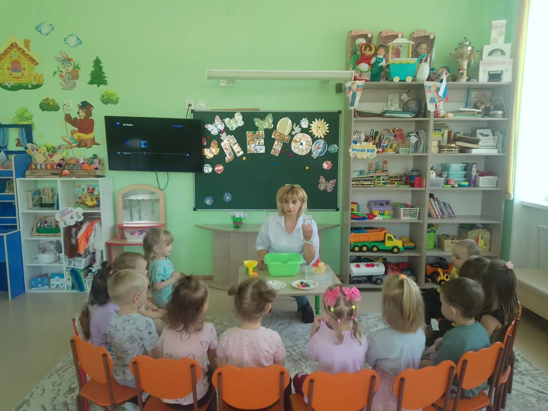 Волшебные фокусы с водой для малышей группы "Солнышко".