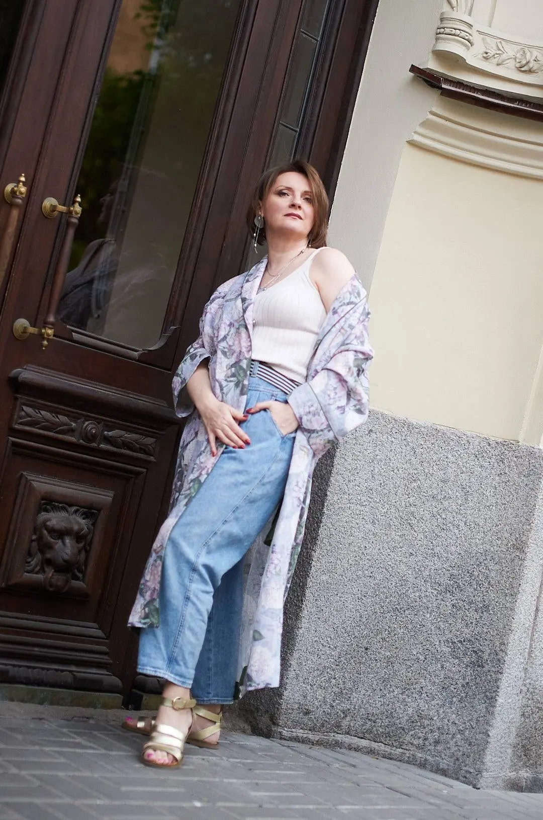 💚 Кимоно можно носить отдельно с джинсами, юбками, платьями и шортами.

Одна из шикарных деталей ки