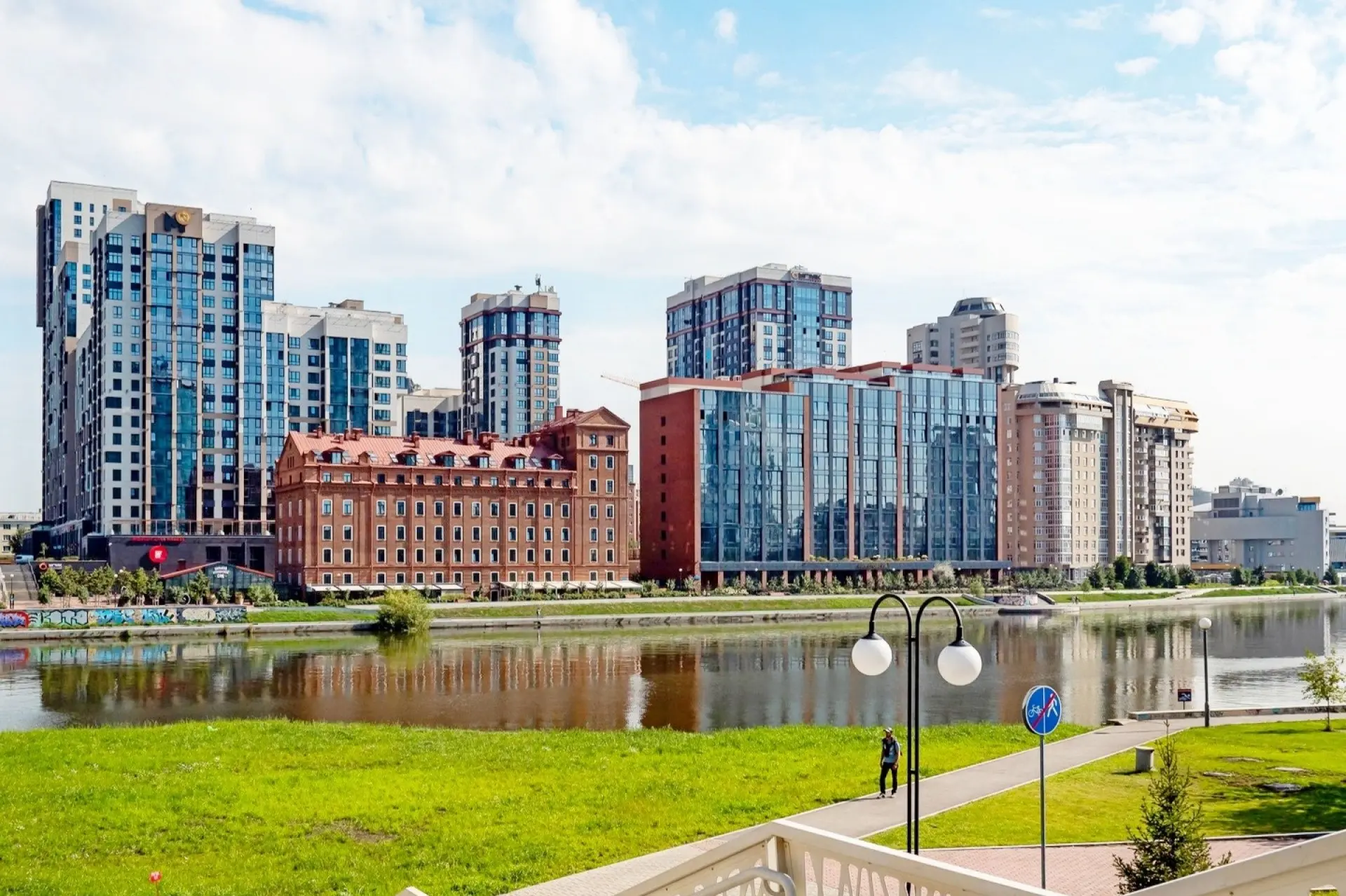 Екатеринбург догнал Москву по качеству жилой архитектуры  Новостройки Екатеринбурга последних трёх-п