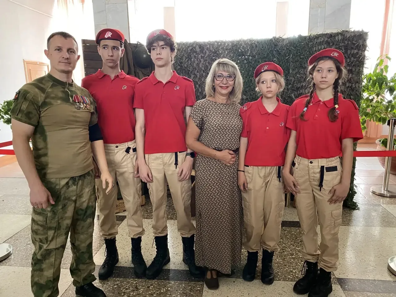 🚂 Юнармейцы школы № 14 встретили «Поезд Победы» в Кемерове!Сегодня наш город принял уникальный пере