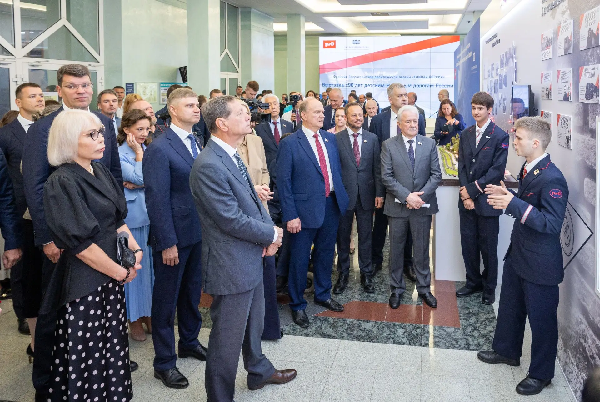 🎉 Выставка в честь юбилея детских железных дорог открылась в Государственной Думе РФ

Сегодня в сте