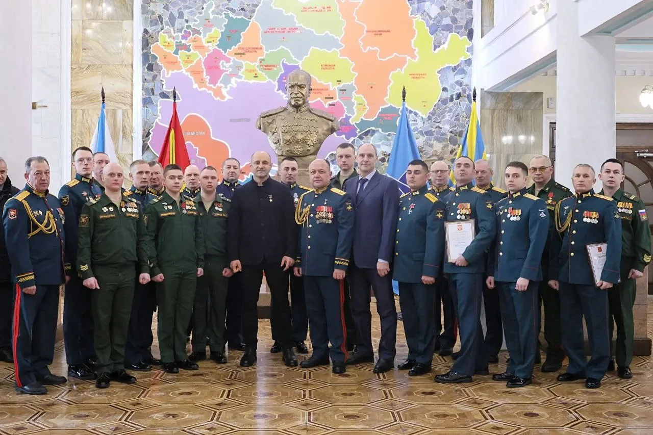 🎖В День защитника Отечества в Екатеринбурге вместе с командованием Центрального военного округа, вет