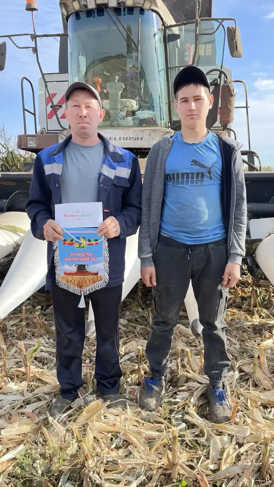 Бүген Балтачта кукурузны бөртеккә сугуда нәтиҗәле эшләүчеләргә вымпел тапшырдылар