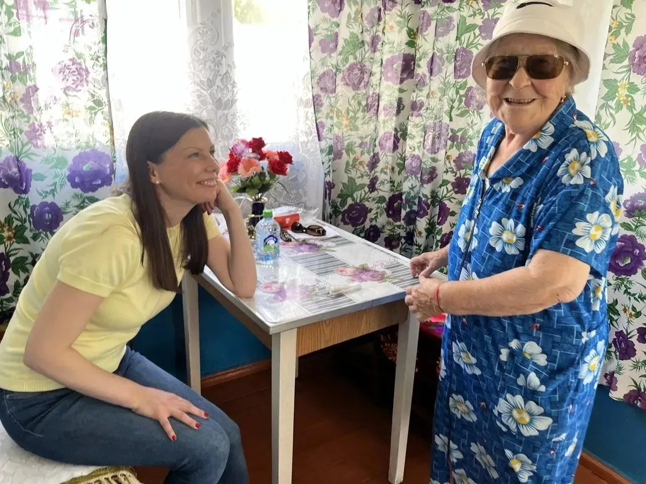 Тамаре Ивановне 88 лет. Она живёт в своём доме в Донецке, сама ухаживает за небольшим огородом, где 