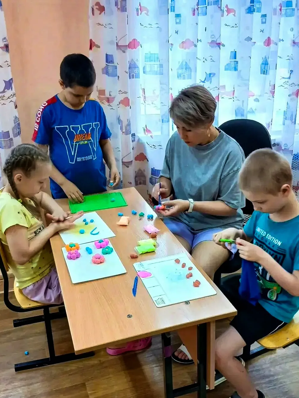 Если на улице слякоть, а душа просит что-нибудь натворить, самое время заняться творчеством✂️

А есл