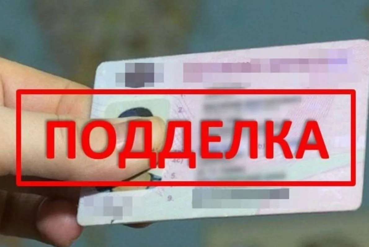 ⚡️В Салехарде инспекторы ДПС задержали водителя с признаками подделки водительского удостоверения   