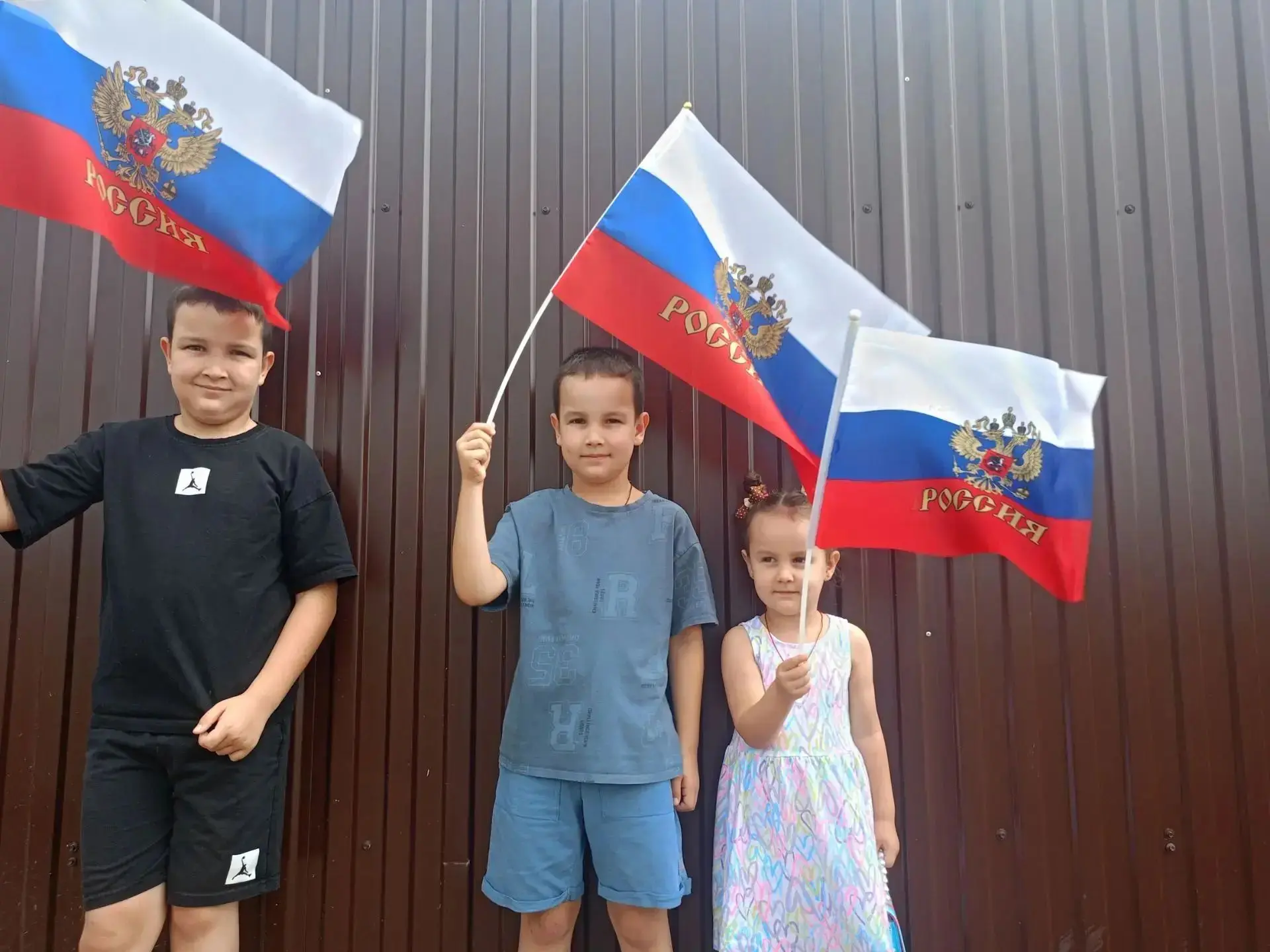 🇷🇺 Семья Цыгулёвых активно поддерживает всероссийскую акцию «Белый, синий, красный — ...