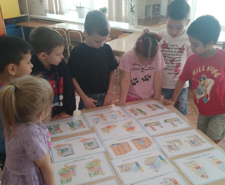 В нашей группе "Фантазёры"  — ребята создали свою собственную газету о безопасности! 📰✏️ 
А еще наш