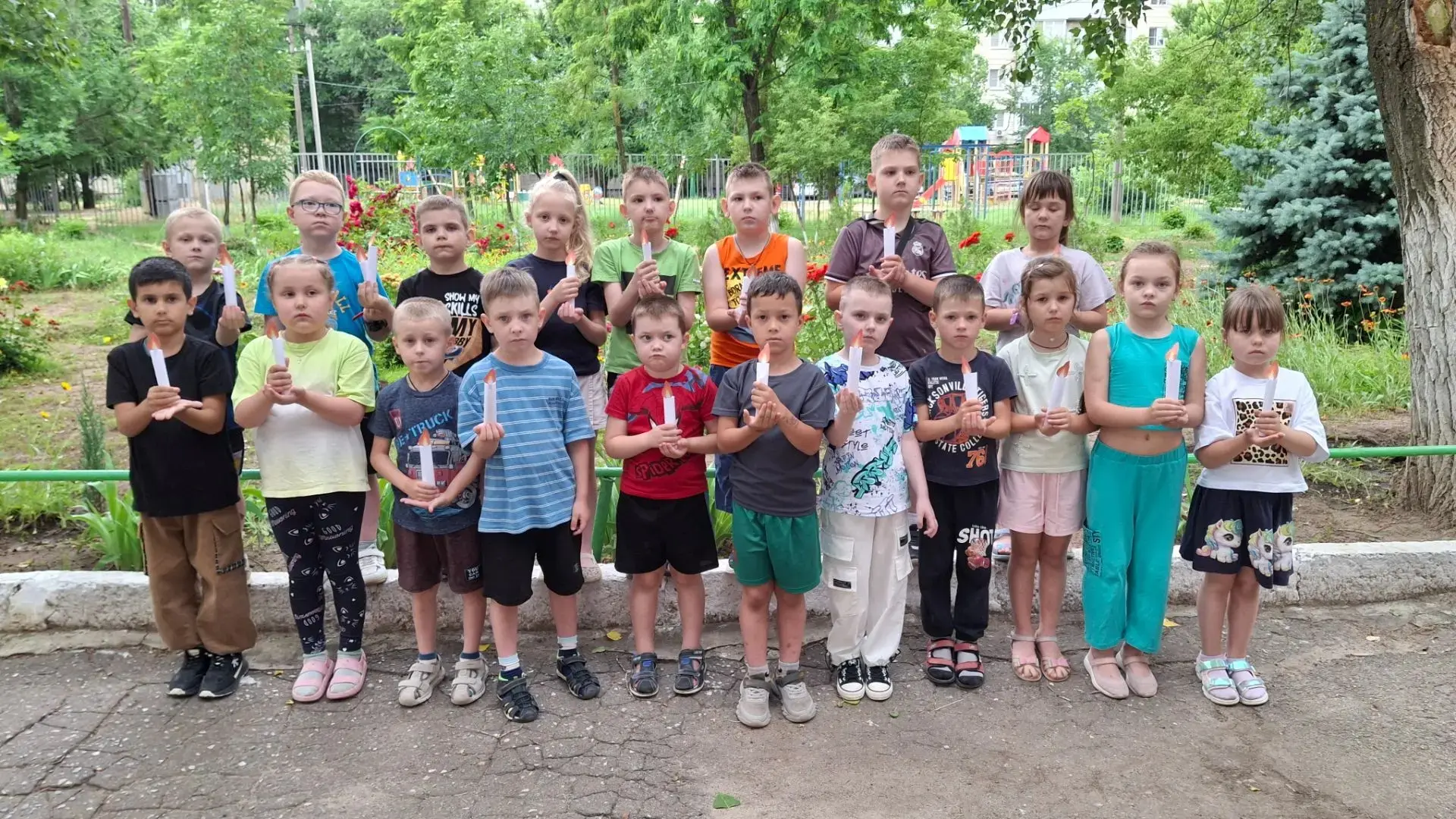 Сегодня в нашем школьном лагере прошла традиционная акция «Свеча памяти», посвященная Дню памяти и с