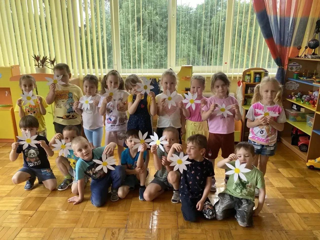 24 июня — День ромашек!
Сегодня в старшей группе прошёл День ромашки🌼. 
Ромашка — это не просто цве