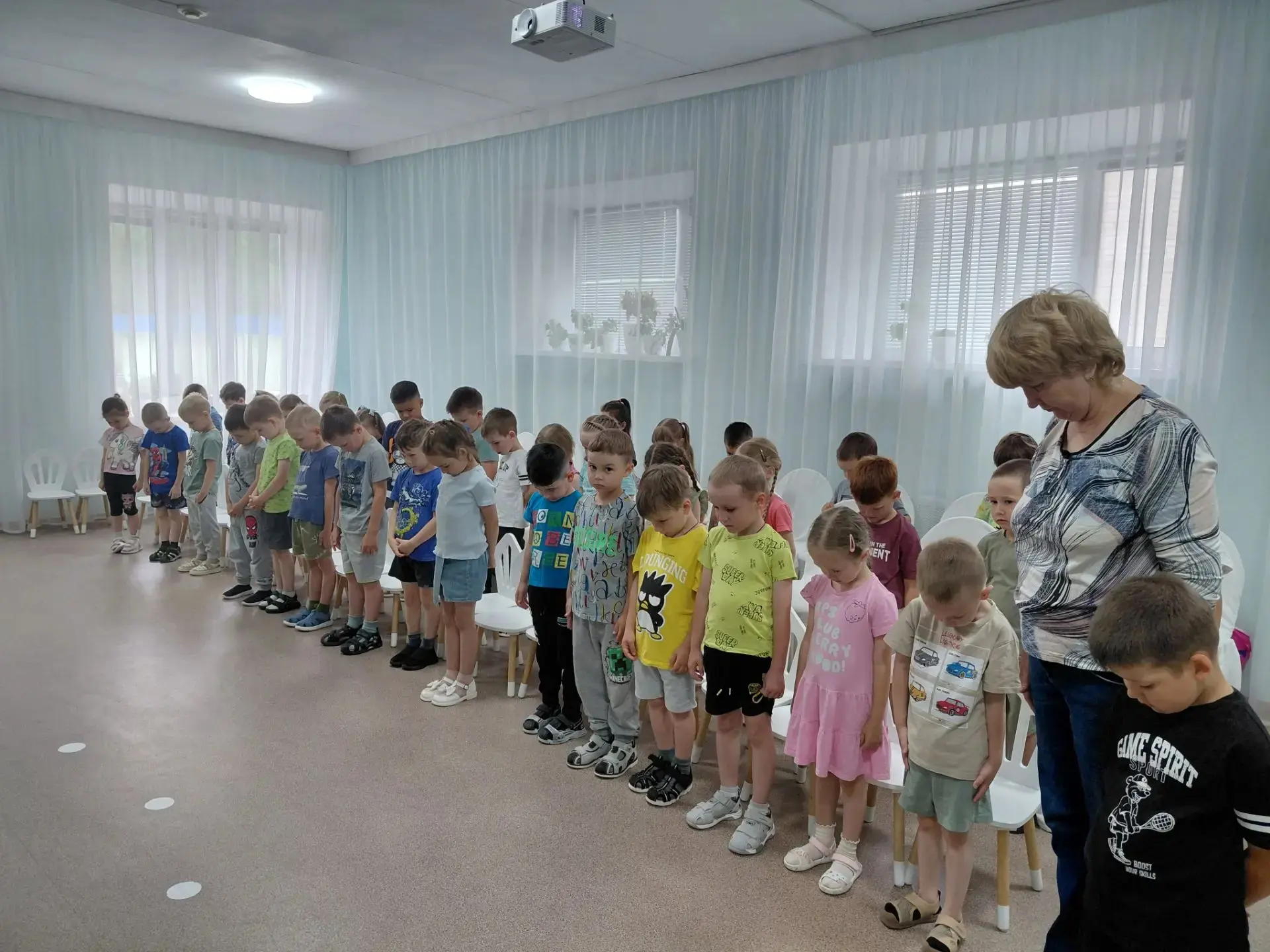 Сегодня, 22 июня в 6 группе "Капельки" прошел  день памяти и скорби.
Это памятная дата в России, пос