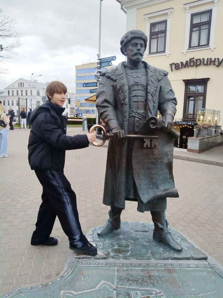 Третий день путешествия 9 «Б» по Беларуси начался с длительной экскурсии по Гродно. Особенно хочется