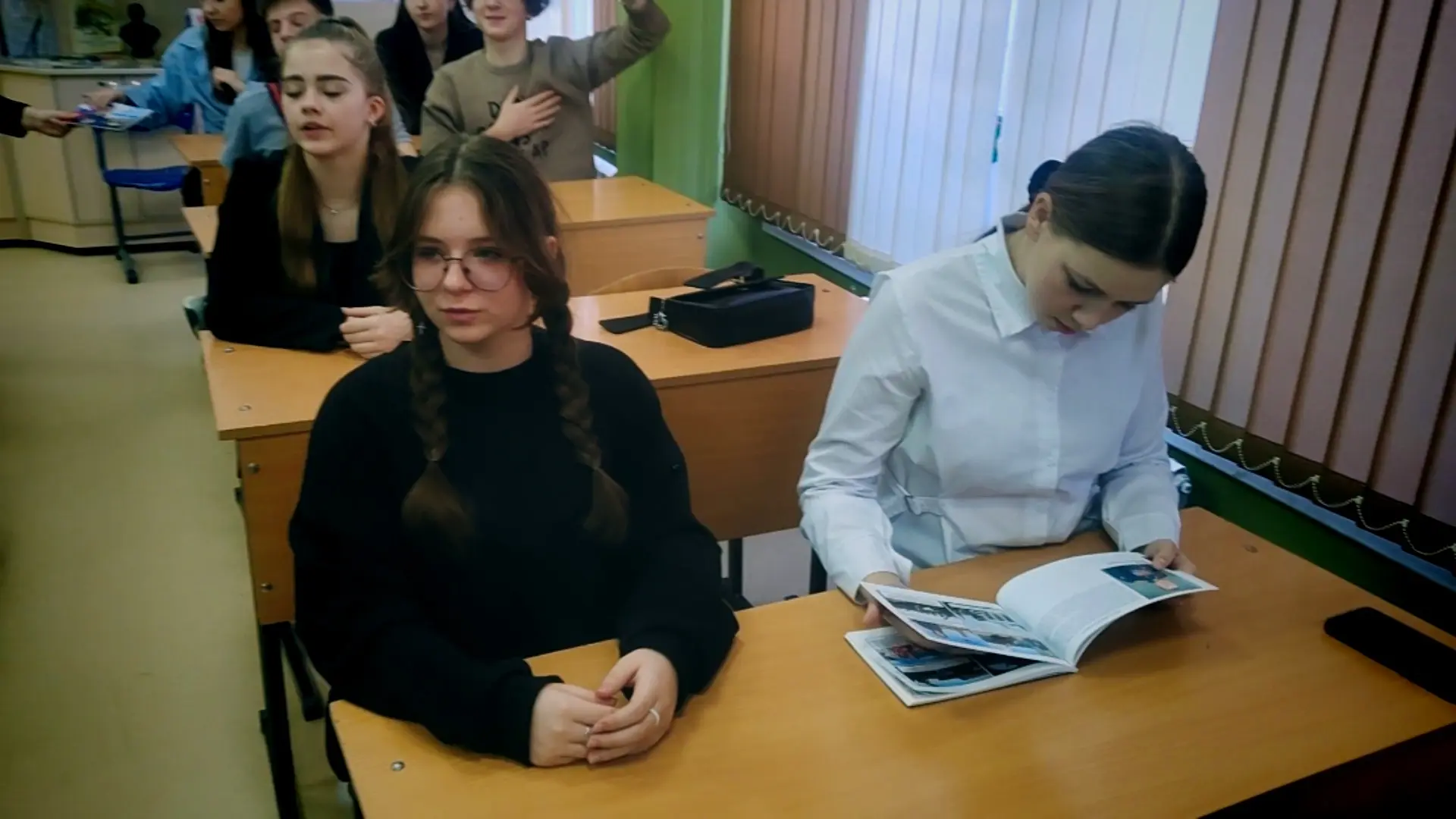 Герои на защите Родины: Урок мужества в Марковской школе 🇷🇺✨  В Марковской школе №1 в рамках совмест