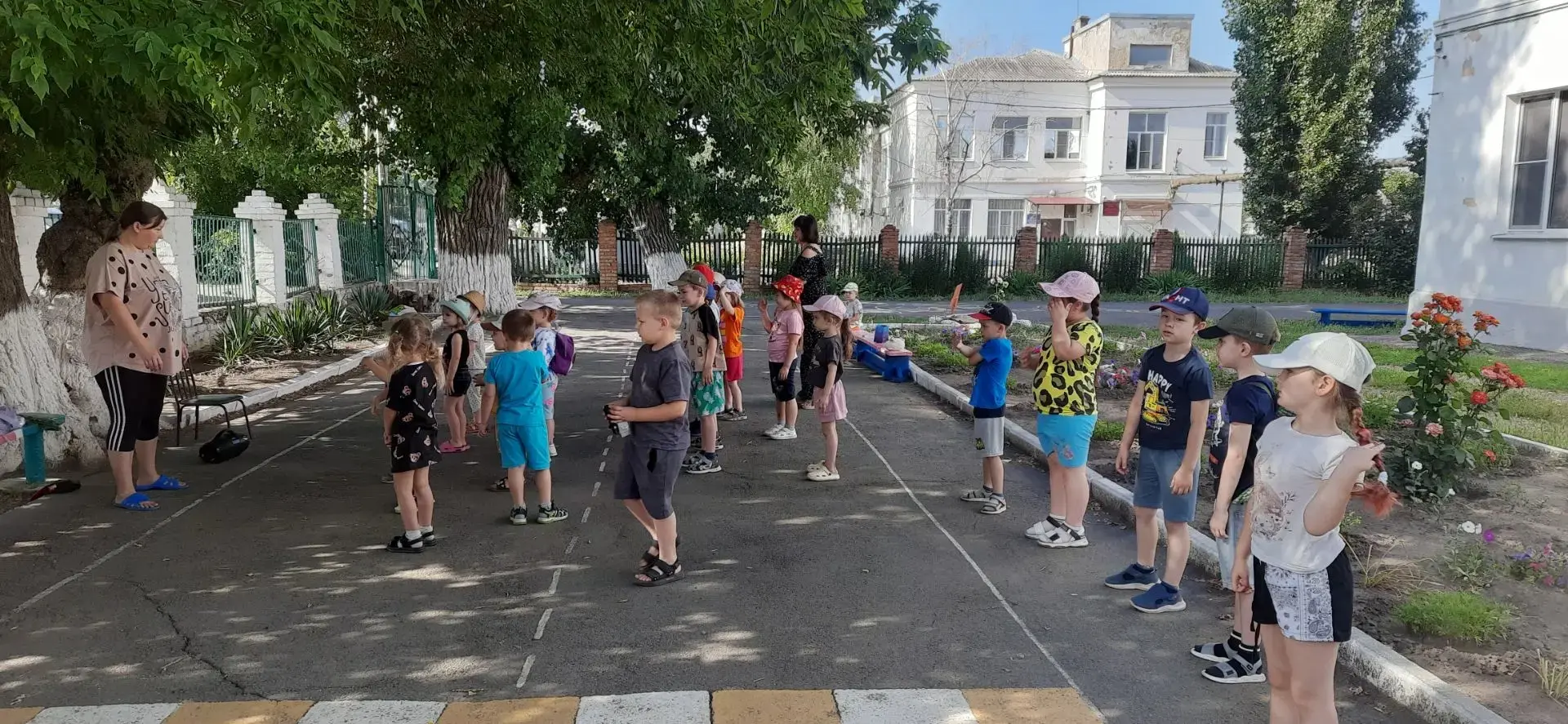 Бодрое утро начинается с зарядки! ☀️

Это неотъемлемая часть нашей жизни в детском саду, которая пом