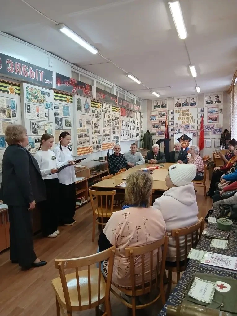 📸 Добрая встреча в школьном музее: связь поколений не прерывается  В нашей школе прошла трогательная