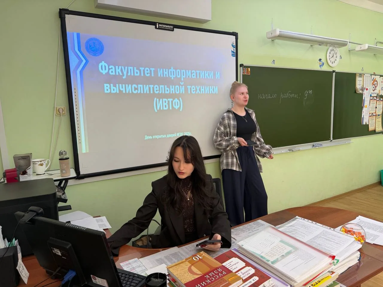 Недавно наш лицей посетили выпускницы 2025 года — Женя Кудряшова и Настя Бутусова, которые сейчас уч