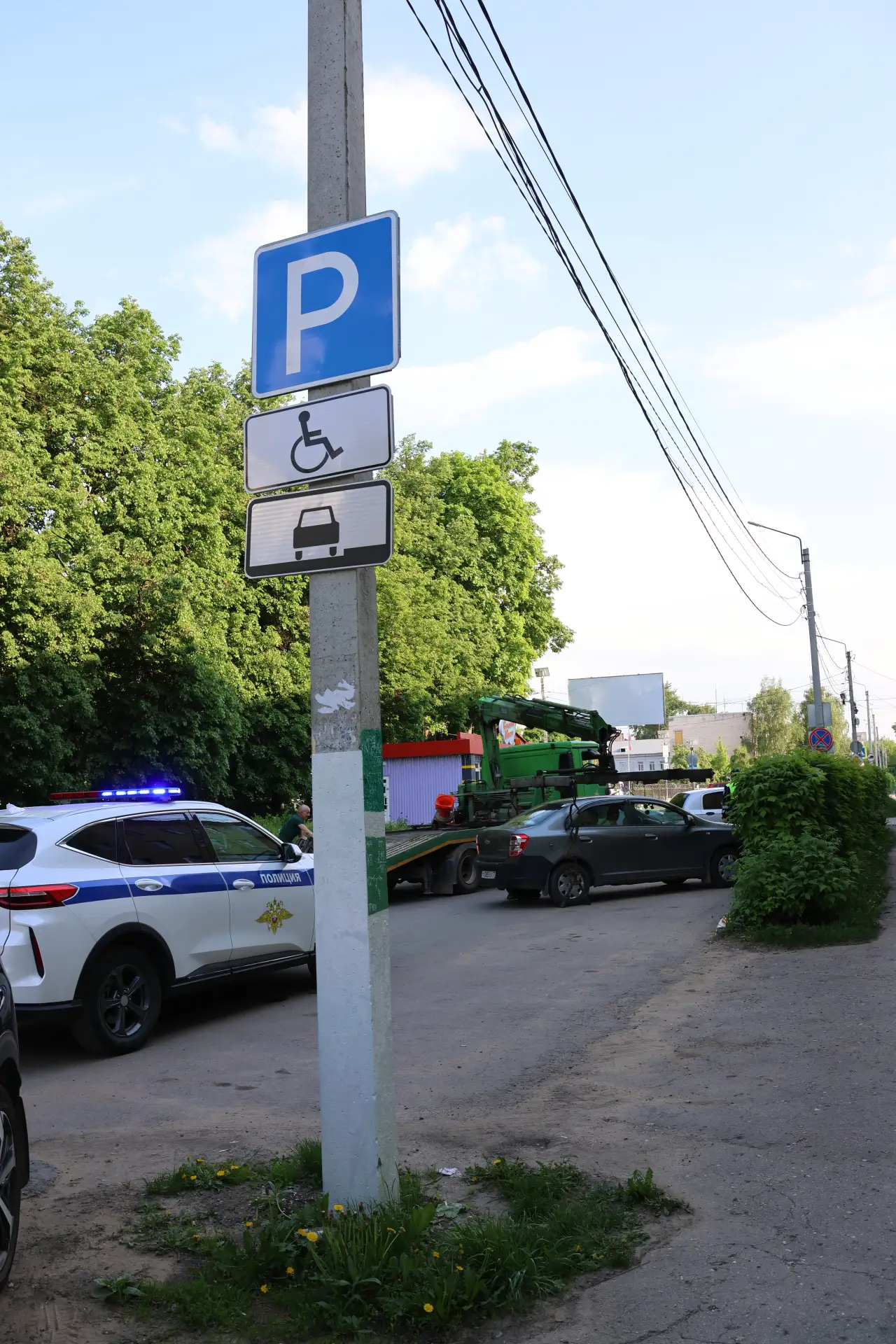 Обращайте внимание на знаки!  В Новомосковске продолжаются рейды по выявлению и эвакуации транспорта