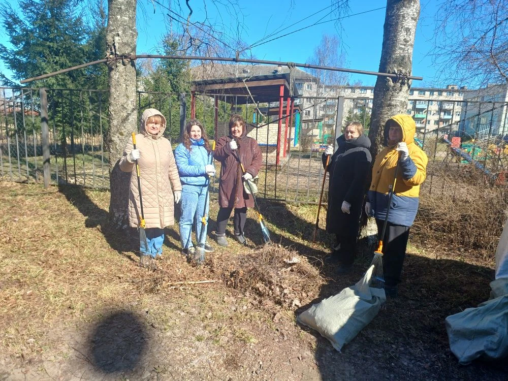 Традиционный апрельский субботник стартовал и коллектив МКДОУ N26 начал принимать актив...