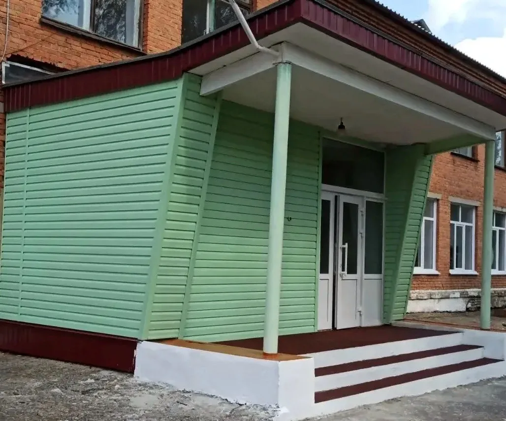 В Линейновском сельском клубе завершён ремонт входной группы