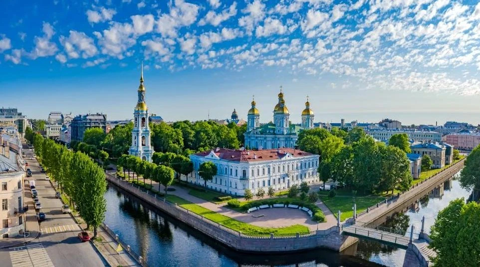 7️⃣ Семимостье — здесь Петербург решил похвастаться мостами по максимуму.