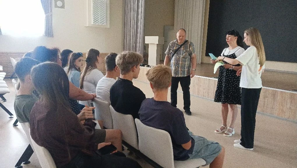 Девятиклассники нашей школы познакомились с педагогическими специальностями: в гости к ребятам приех
