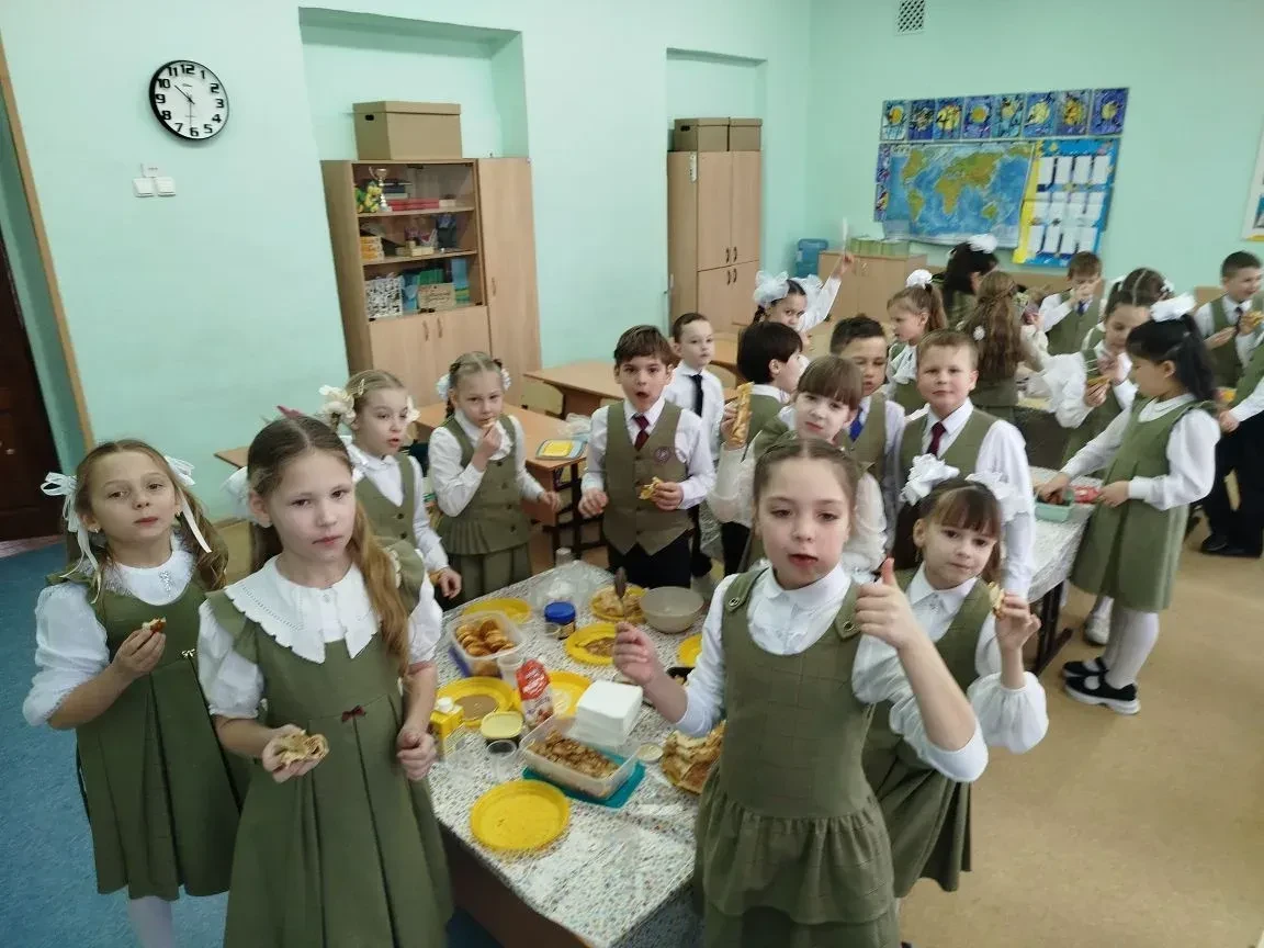 Весёлую  масленицу в лицее  🌞 провела советник директора по воспитанию Оксана Шмелова совместно с ак