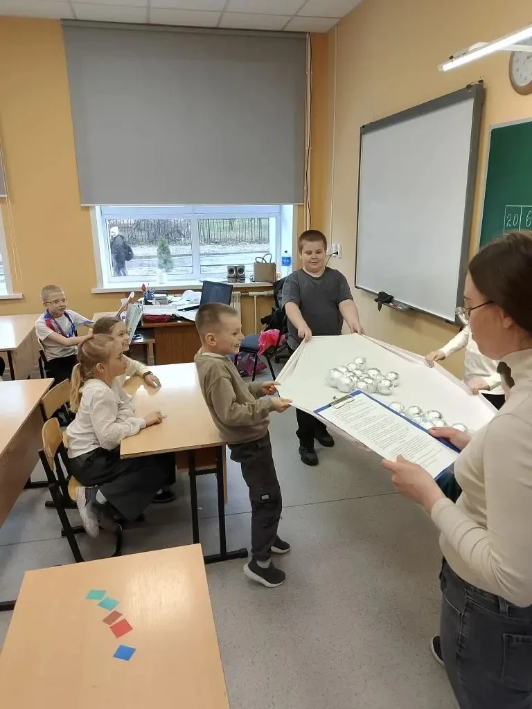 Тематический урок "Космическое пространство" для групп продленного дня провела культорг...