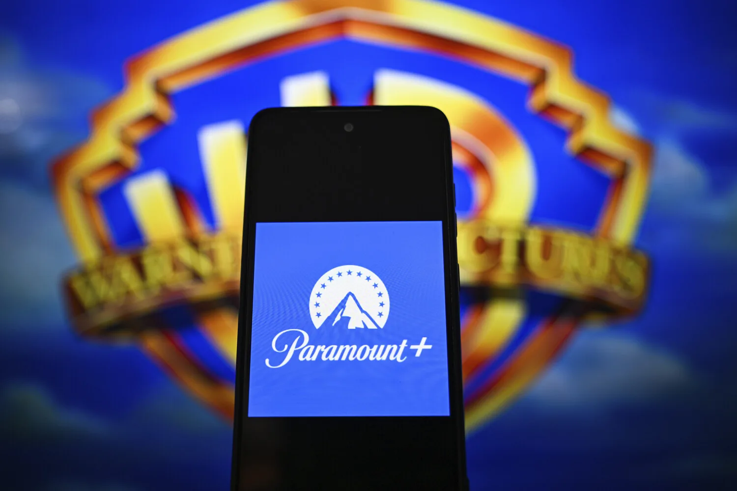 ИСК 12 ШТАТОВ | PARAMOUNT ОТЛОЖИЛА СЛИЯНИЕ С WARNER BROS. ПОЧТИ НА ГОД

Paramount Skydance Corp. сог