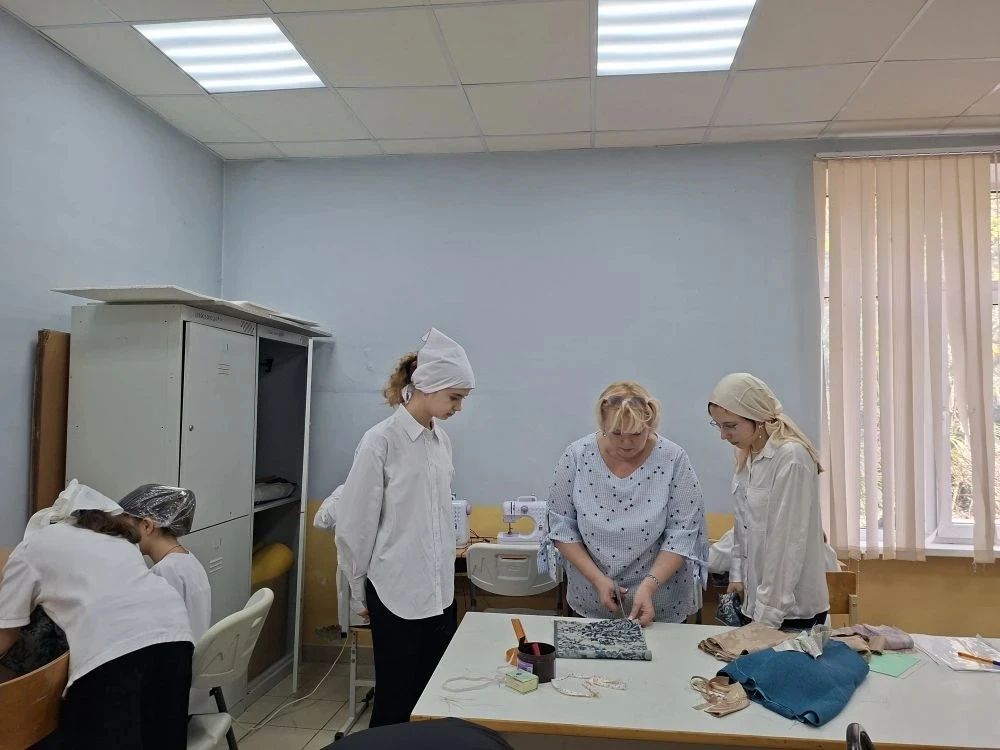 Недавно наши девочки открыли для себя удивительный мир шитья! 🧵 На уроке технологии они не просто уч