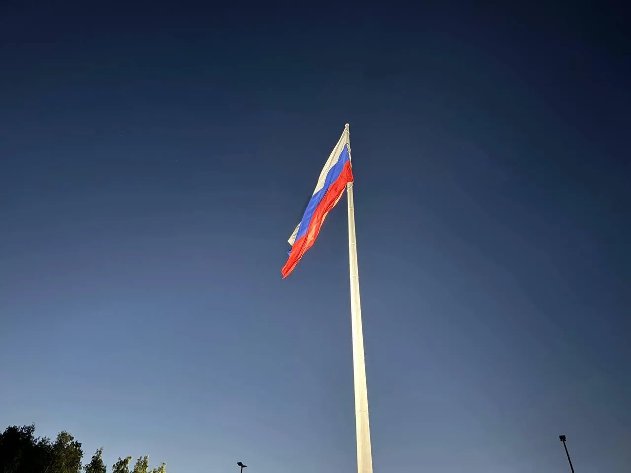 С Днём России!

Сегодня в Красноярске отметят сразу два праздника — День России и День города. 
Каки