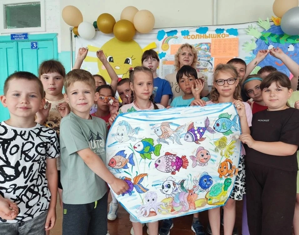 🌞⚡Понедельник в ЛОЛ "Солнышко" начался с поднятия флага и исполнения гимна России.
⚡Занятие "Точки 