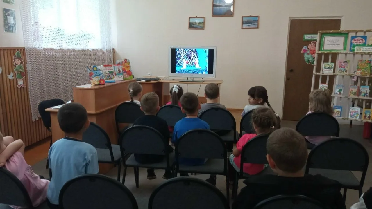 #БиблиотекиНЗПокруга
Обзор книжной выставки «Сказочное лукошко»
Дорогие друзья!
В Нязепетровской дет