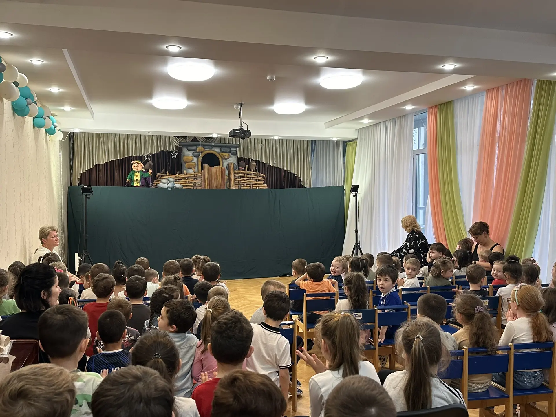 Постановка театра юного зрителя «Саби» : «Сладкий родник»