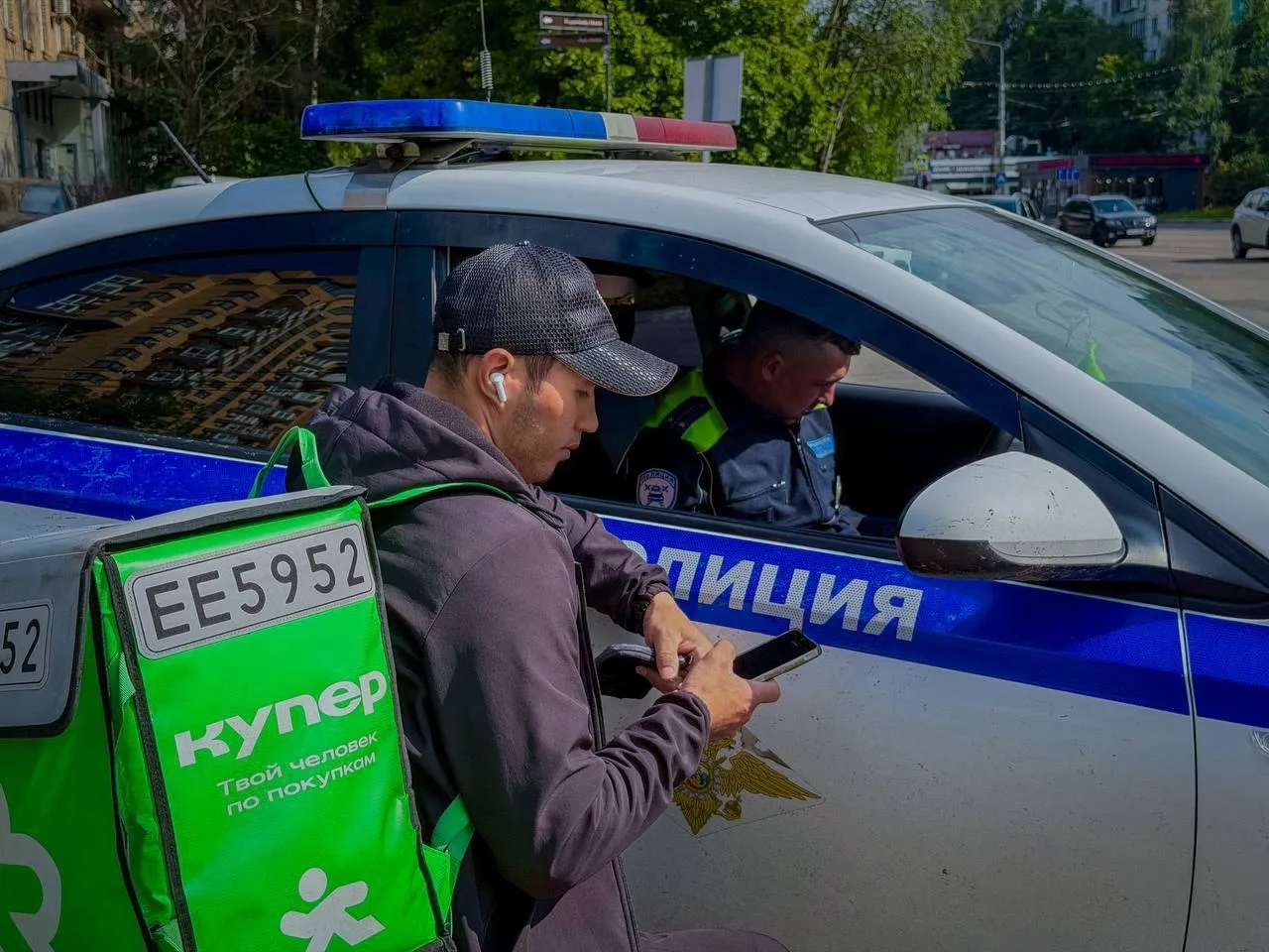 В Химках провели рейд на самокатчиков и курьеров 🛴