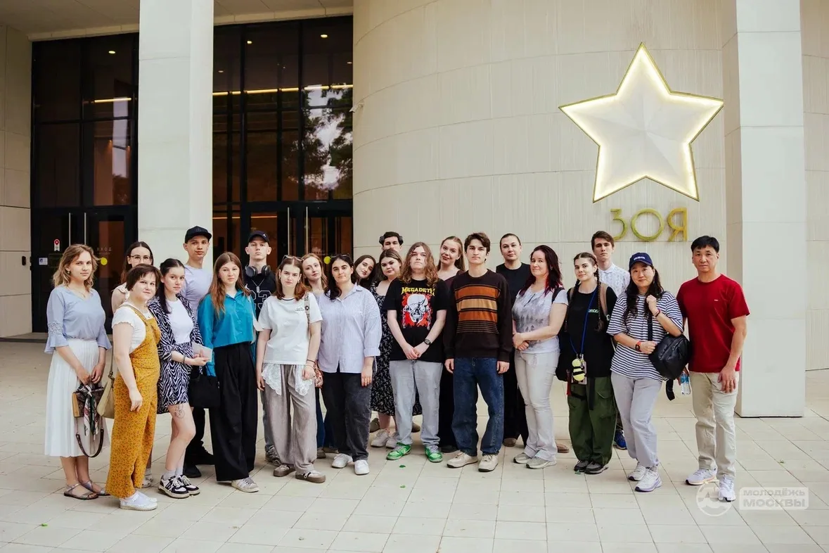 🙌🏻 Участники направления #МолодёжьМосквы_ГородГероев посетили места боевой славы

Ребята посетили 