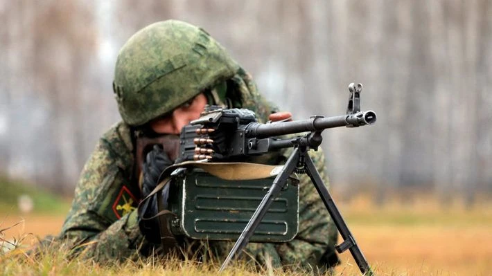 ВОВРЕМЯ СРЕАГИРОВАЛ
 
Военнослужащий ВВО из Хабаровского края младший сержант Максим НАУМОВ награждё